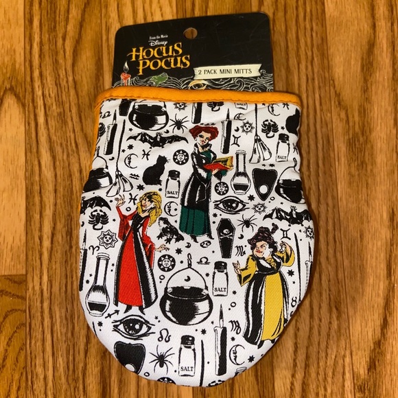 🎉ON SALE🎉⚡️Hocus Pocus Sanderson Sisters 2PK of Mini Mitts⚡️ - Picture 1 of 1